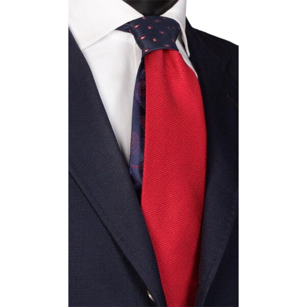 Cravatta-Rossa-Tinta-Unita-Nodo-in-Contrasto-Blu-Paisley-N1953